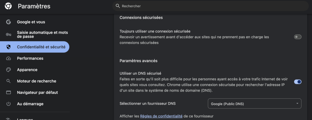 Faites en sorte qu'il soit plus difficile pour les personnes ayant accès à votre trafic Internet de voir quels sites vous consultez. Chrome utilise une connexion sécurisée pour rechercher l'adresse IP d'un site dans le système de noms de domaine (DNS).